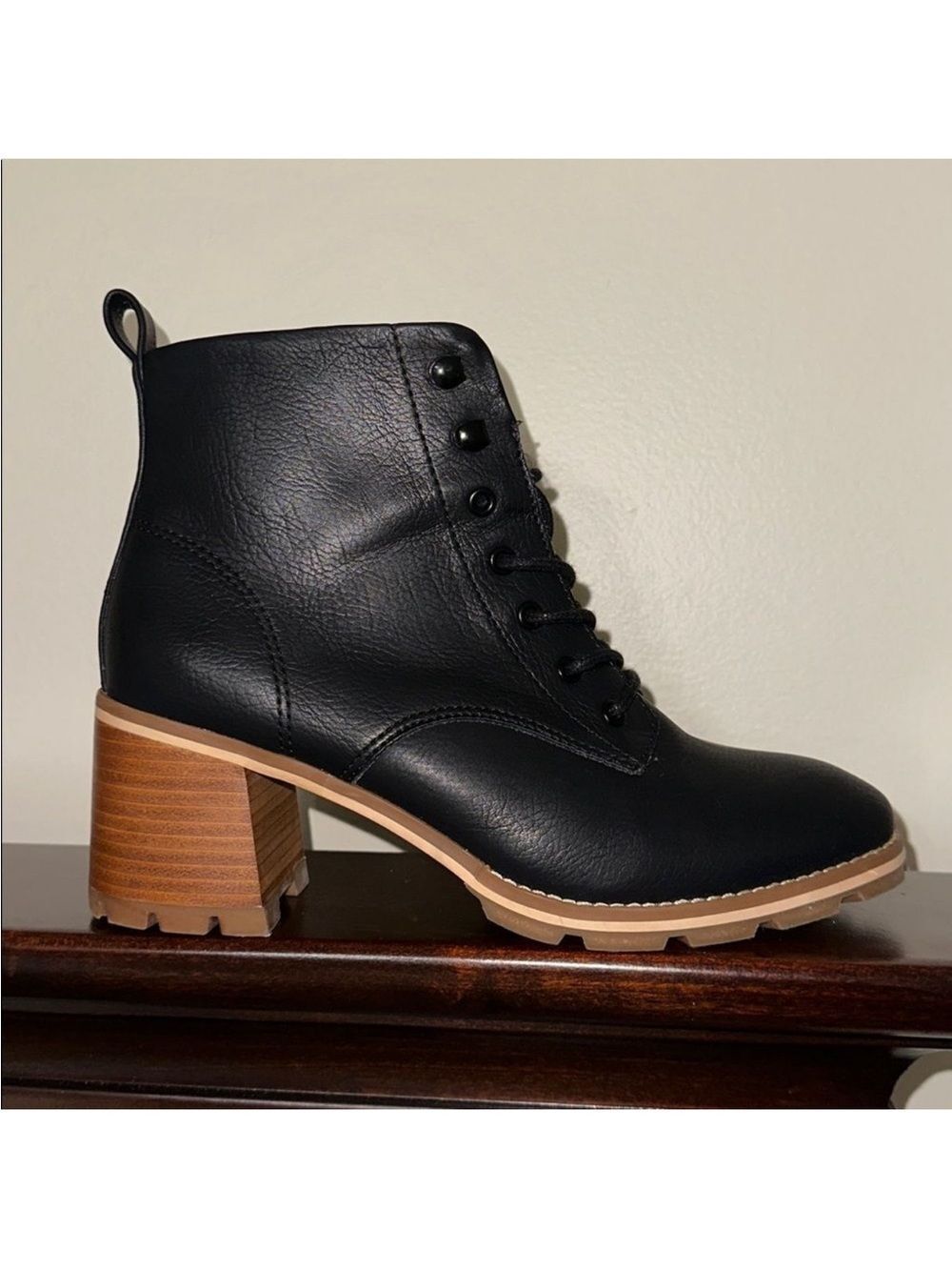 Kork-Ease 7.5 Black Faux Leather Chelsea Combat Laceup Natural Block Heel Boots